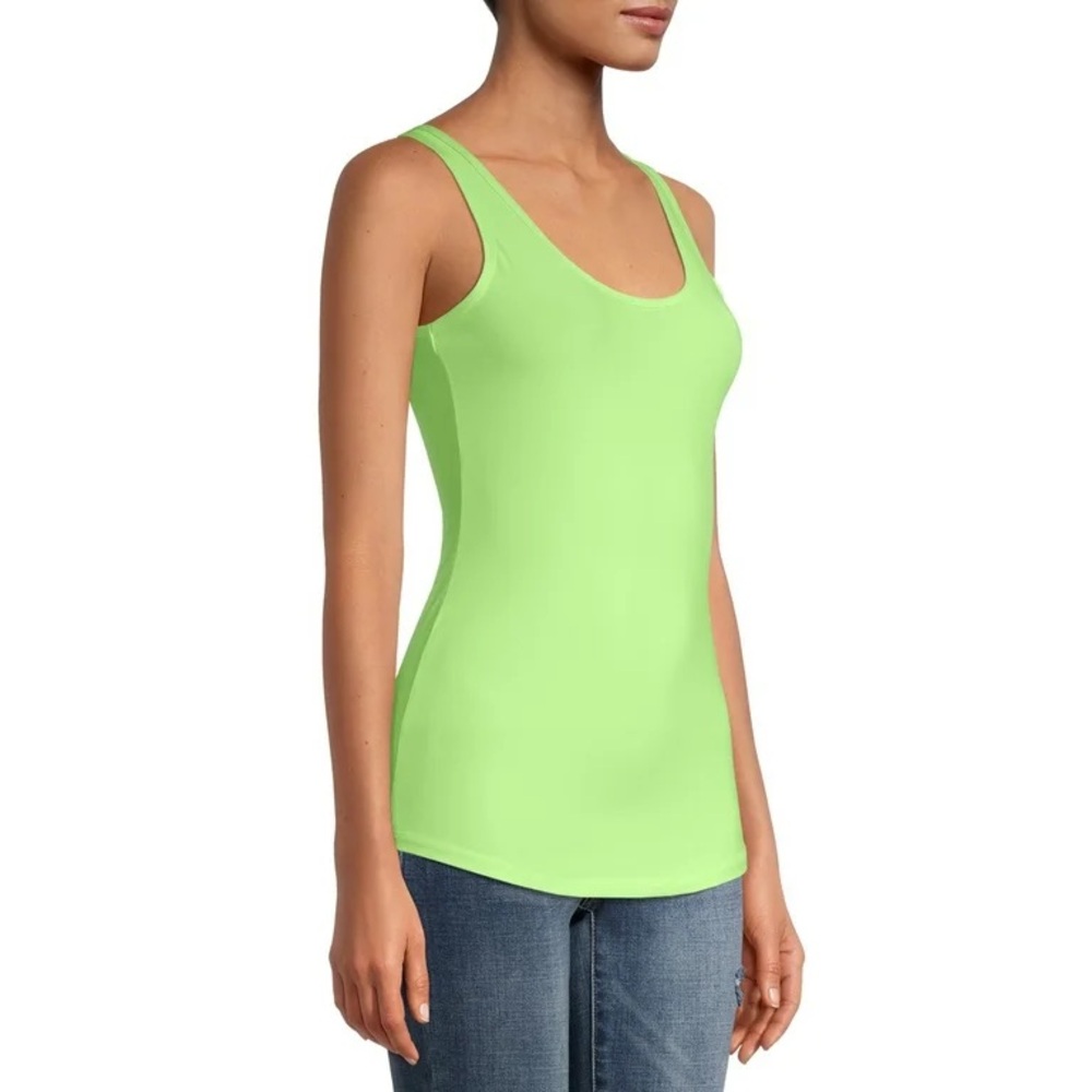Juniors' Scoop Neck Tank Top. Collor: glow stick green